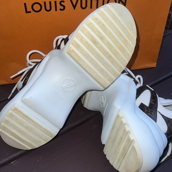 Louis Vuitton LV Archlight Sneaker - Picture 8 of 9